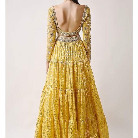 Yellow hand embroidered Lehenga - size M - Picture 6 of 6